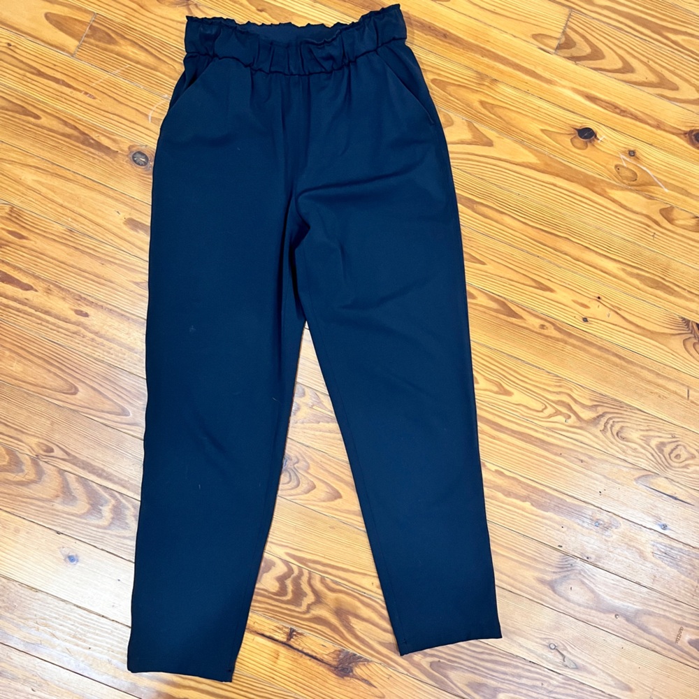 Black lululemon performance ankle length pants